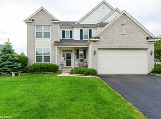 499 W Highplains Rd, Round Lake, IL 60073