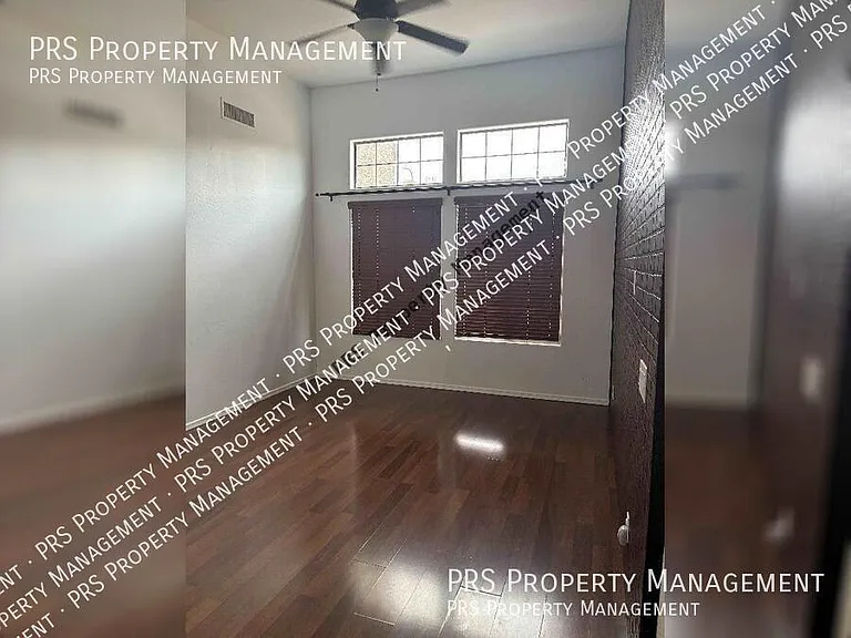 2741 W Redwood Ln — Photo 5