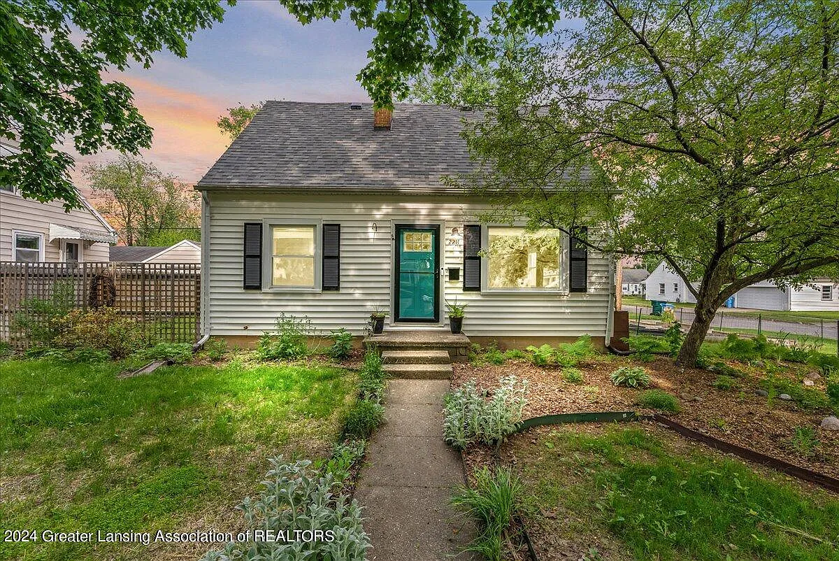 2211 Devonshire Ave photo 1
