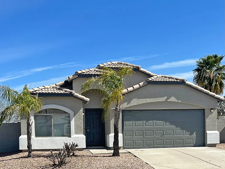 33889 N Barbara Dr — Photo 1
