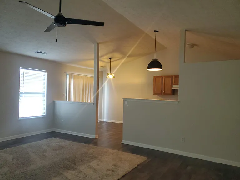 295 Keswick Dr — Photo 3