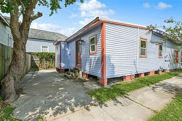 843 Elmira Ave — Photo 1
