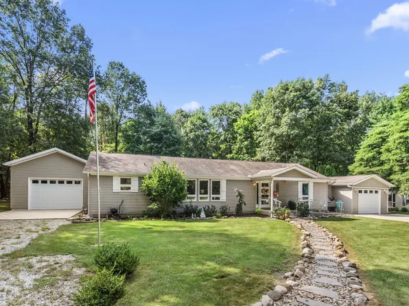 10935 E Anchor Dr, Walkerton, IN 46574