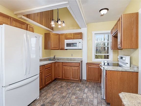 4th image of 232 N 1st St
