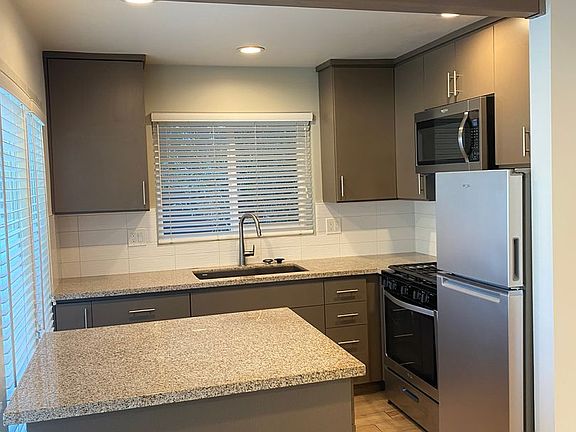 3rd image of 10333 Santa Monica Blvd APT 6