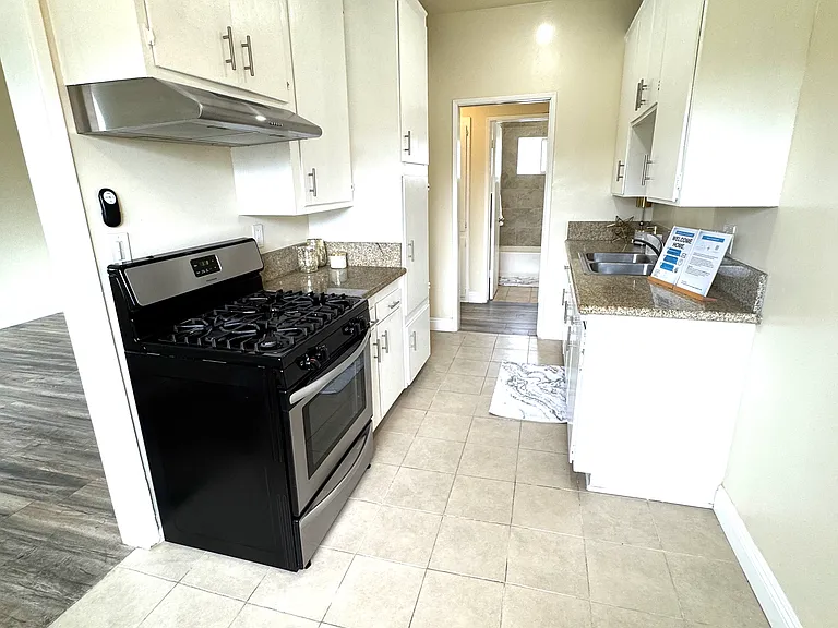 11541 Stuart Dr — Photo 12