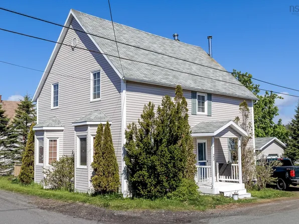 23 Upper Warren St, Cape Breton, NS B1C 1M9