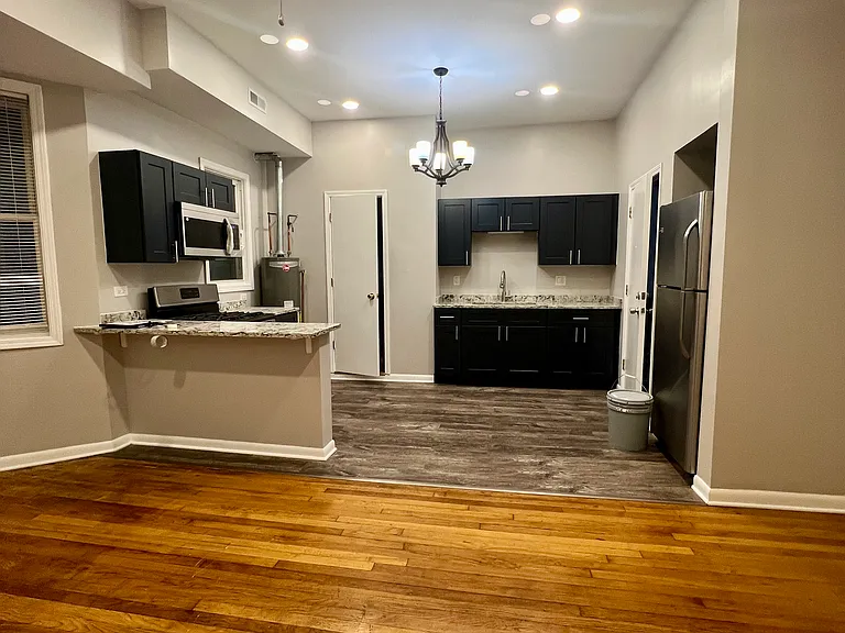 1839 W Cermak Rd #3R — Photo 4