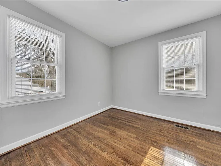 32 Upland Dr — Photo 13