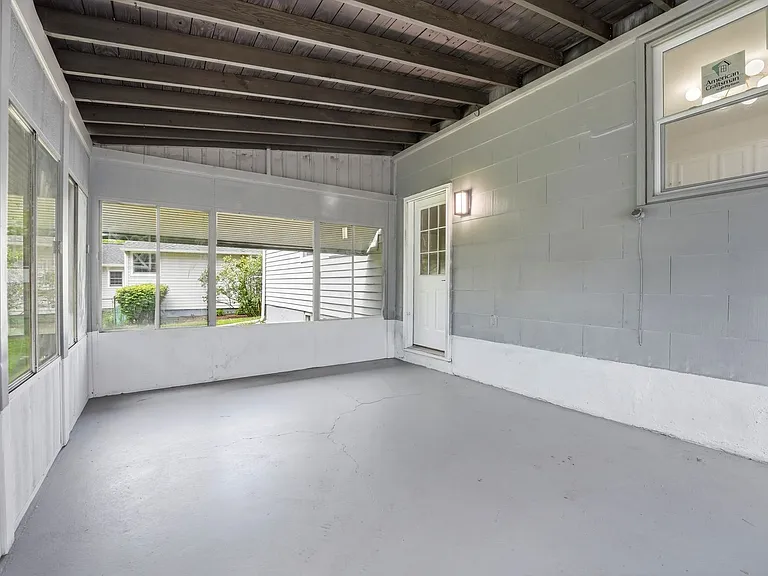 120 Webster Ave — Photo 23