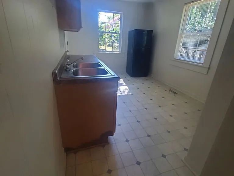 810 Lee St — Photo 5