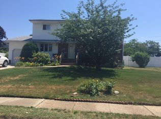 661 Plainview Rd, Bethpage, NY 11714