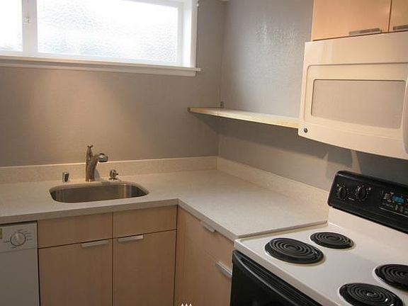 3rd image of 5027 9th Ave NE #Na