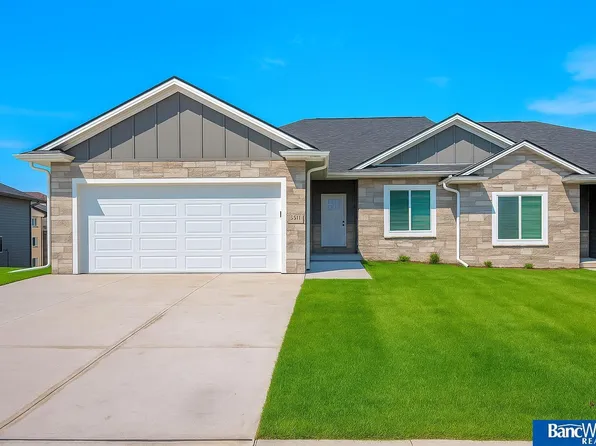 8911 S 42nd St, Lincoln, NE 68516
