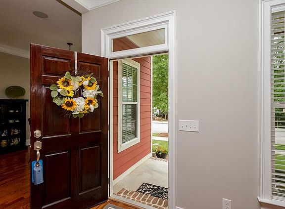 4th image of 814 Ellis Ln