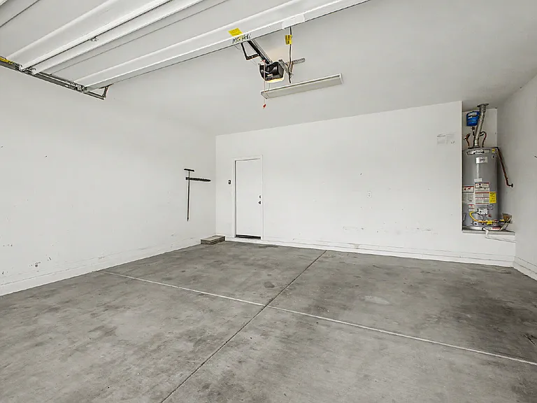 8530 W Flynn Ln — Photo 24