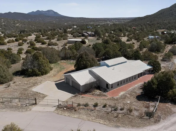 26 Juniper Hill Loop, Cedar Crest, NM 87008