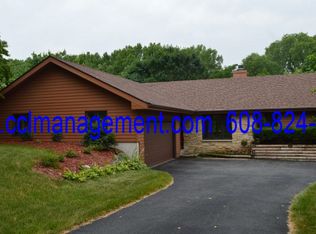 30 Rough Lee Ct, Madison, WI 53705