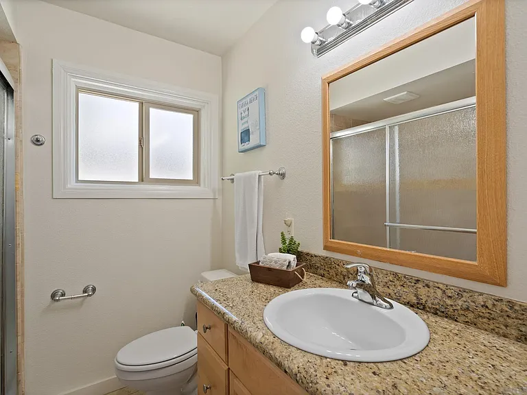 647 Loring St — Photo 12