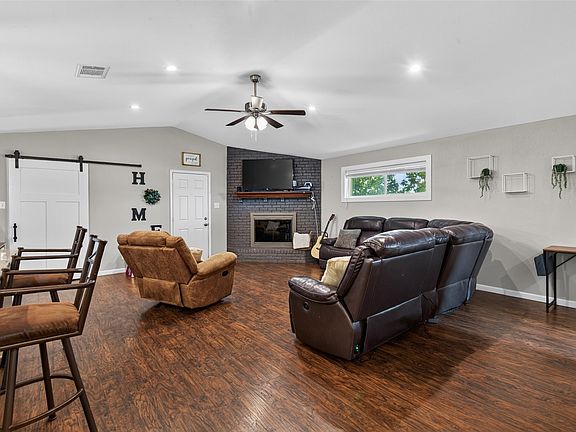 5th image of 2400 Kent Cir
