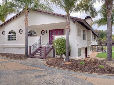 25135 N Centre City Pkwy, Escondido, CA, 92026