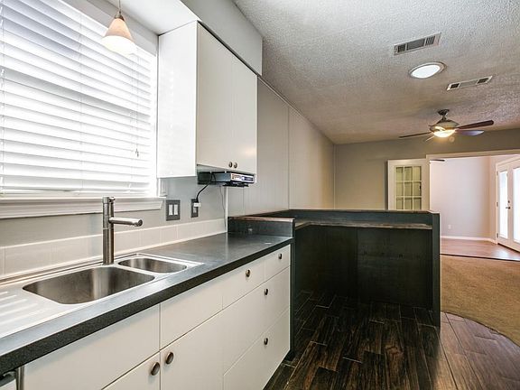 5th image of 933 Meadow Mead Dr