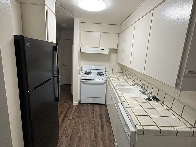 Sheraton Apartments — Photo 13