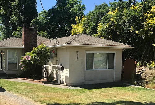 2505 NE 82nd St Photo 1