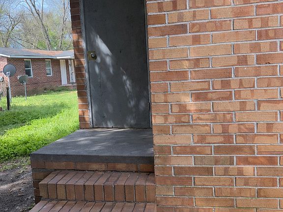 3rd image of 906 Thomas St