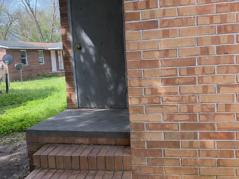 906 Thomas St — Photo 3