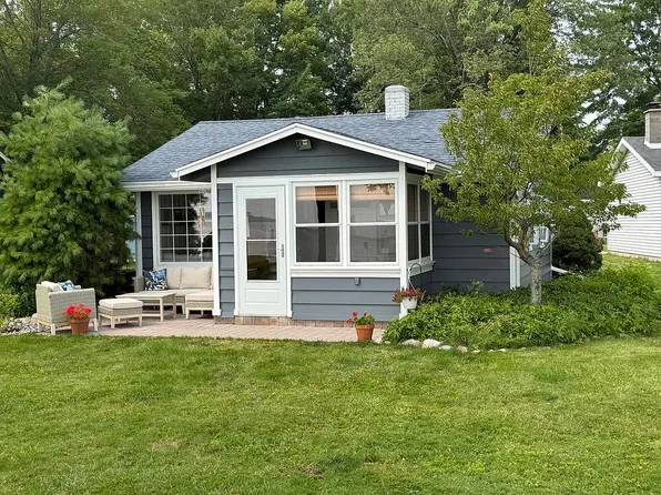8075 E Houghton Lake Dr, Houghton Lake, MI 48629