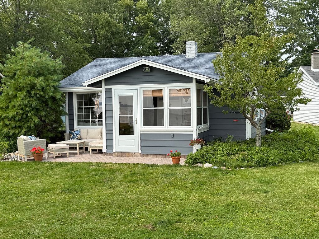 8075 E Houghton Lake Dr - Property Image