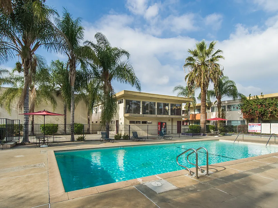 Las Palmas Apartment Homes