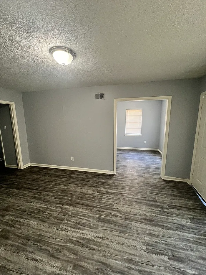 2 bed, 1.0 bath, $900 — Photo 3