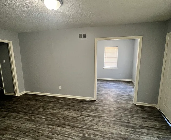 2901 Elbert Dr — Photo 3