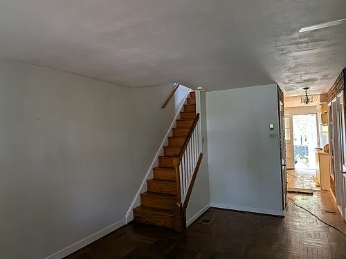 902 Woodlawn Ave Photo 1
