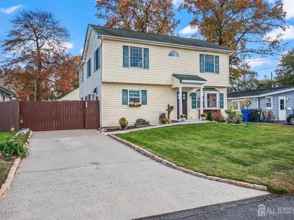 38 Ocean Blvd, Keyport, NJ 07735