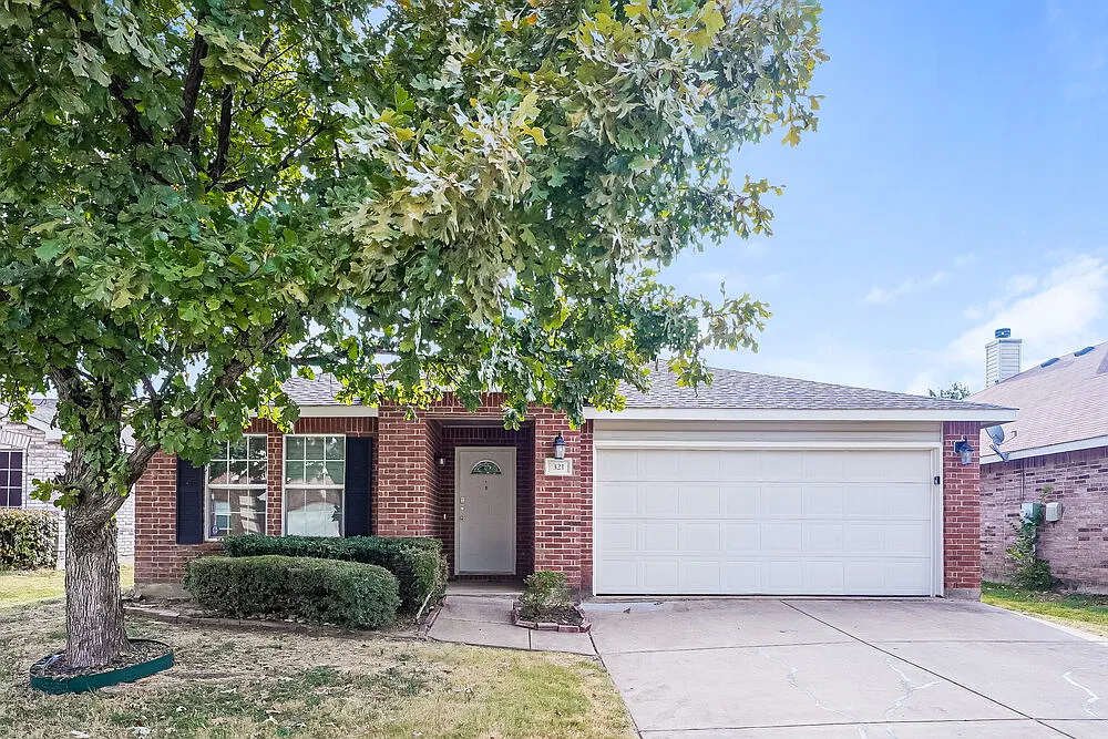 4 bed, 2.0 bath, 2100 sqft, $2,220 — Photo 1