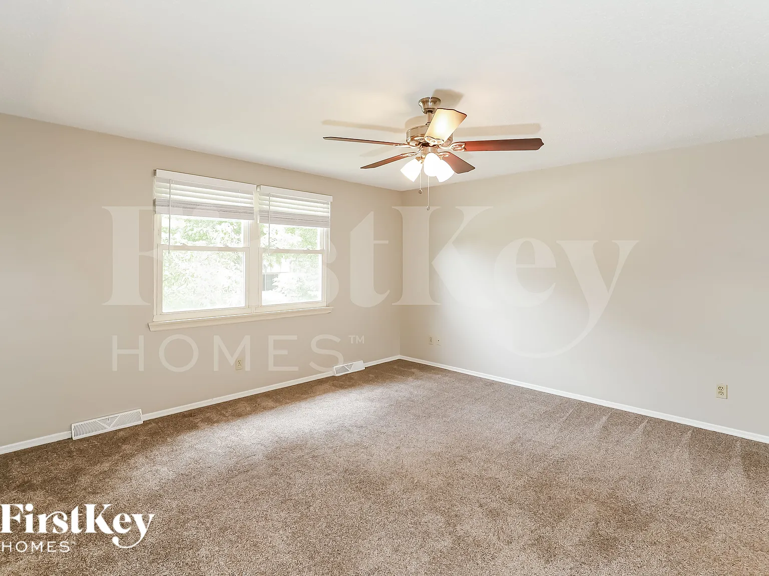 4 bed, 2.0 bath, 1687 sqft, $2,115 — Photo 2