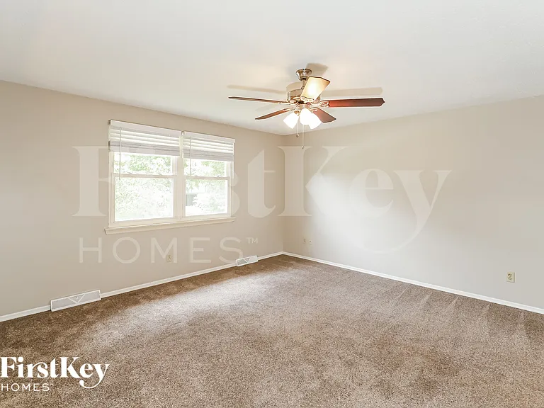 1111 Owen Dr — Photo 2
