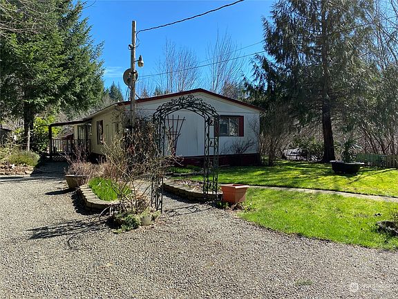 3rd image of 171 NE Evergreen Drive