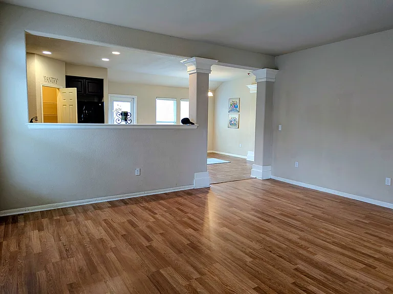 325 Pacific Dr — Photo 11