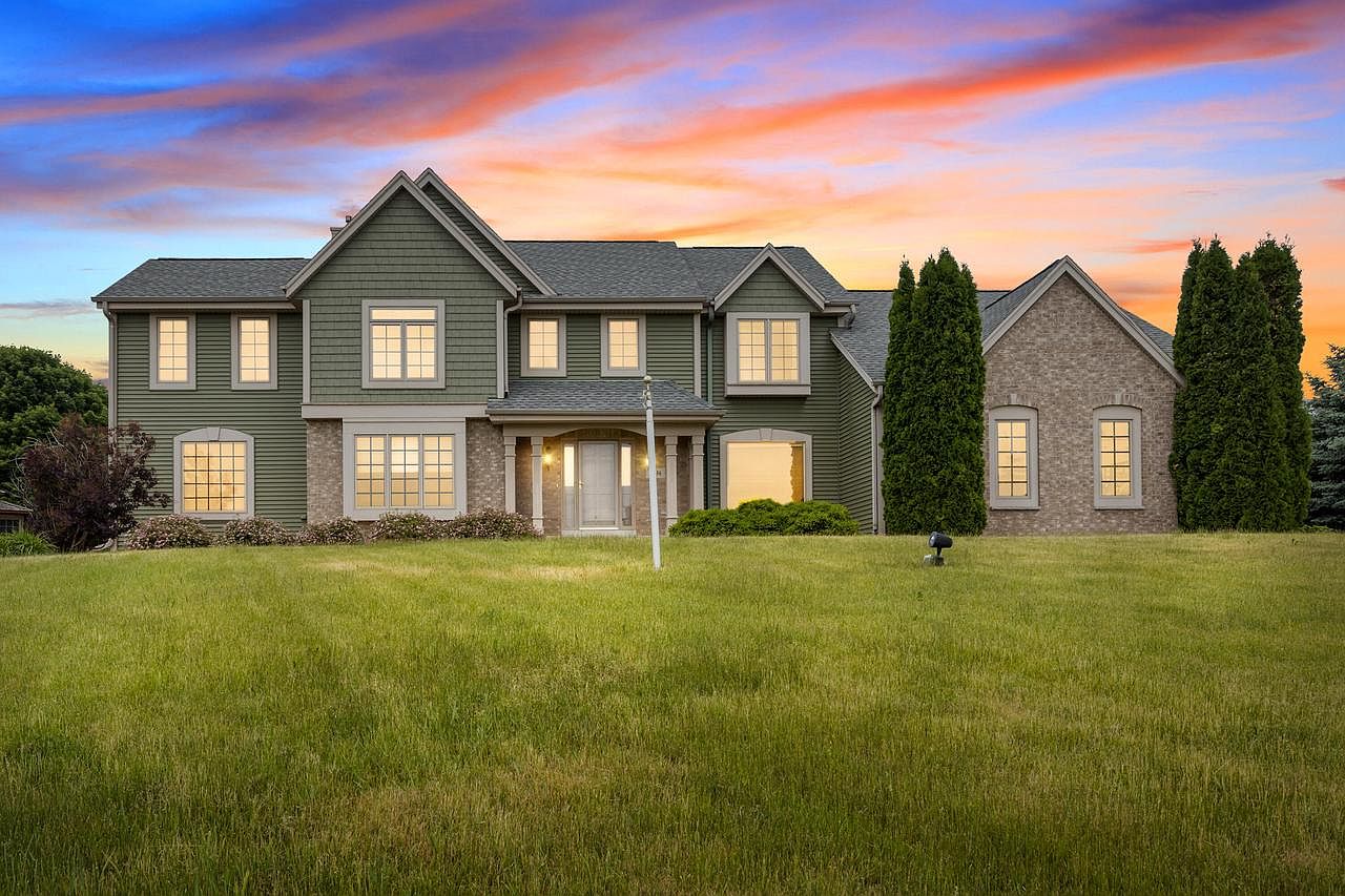 4736 South Blue Heron DRIVE, West Bend, WI 53095 Zillow