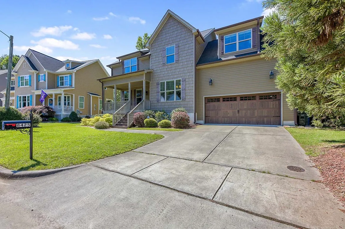 8425 Hobhouse Cir — Photo 4