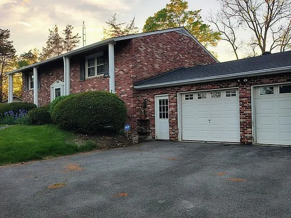 12054 Kemps Mill Rd, Williamsport, MD 21795