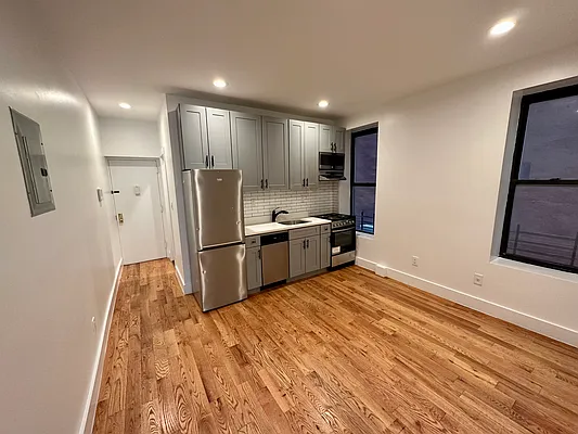 Rented by Max Apt LLC | media 12
