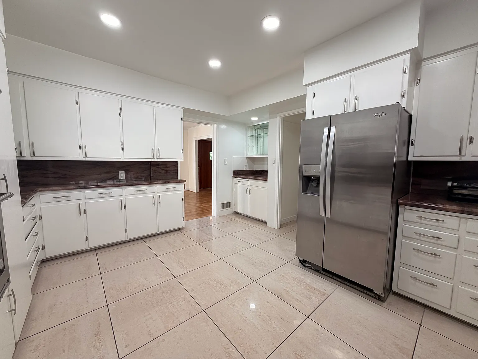 3 bed, 1900 sqft, $3,200 — Photo 4