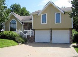 2705 Quail Dr, Saint Joseph, MO 64506