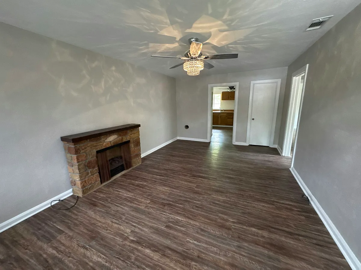 Building Photo - 704 Covington Ave