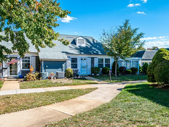 155B Pelham Ln, Monroe Township, NJ 08831